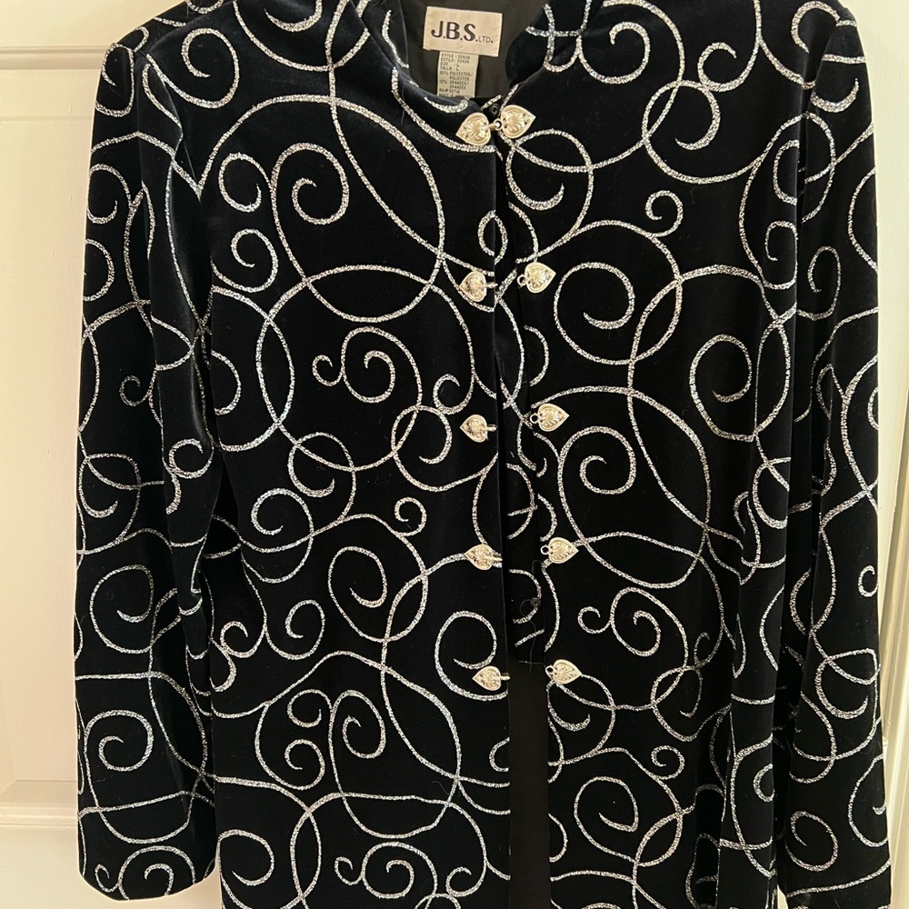 J.B.S. Women's Elegant Black and Silver Patterned Blazer